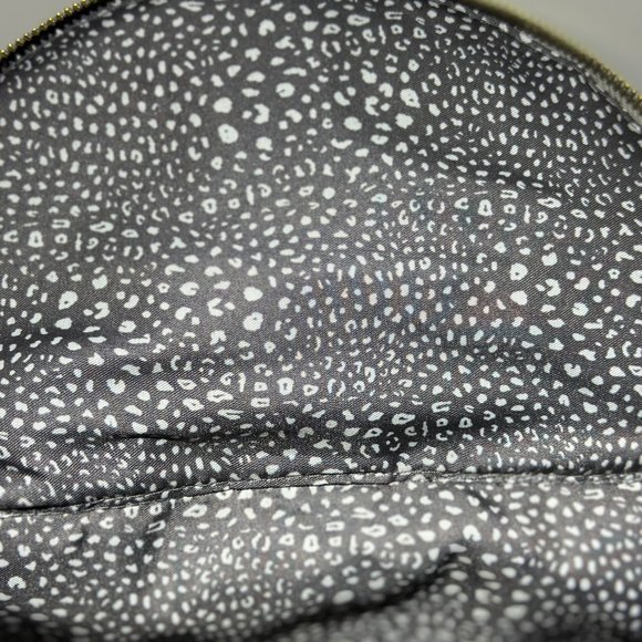 VR NYC - Convertible Shoulder Handbag, Tote, Crossbody, Backpack - Gray - Picture 8 of 8